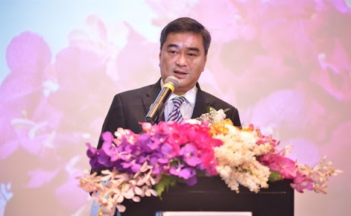 Ông Abhisit Vejjajiva, nguyên Thủ tướng Vương quốc Thái Lan thông báo về việc áp dụng công nghệ blockchain trong nông nghiệp của quốc gia này.
