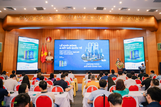 Toàn cảnh sự kiện Lễ khởi động dự án Báo cáo Hệ sinh thái Đổi mới sáng tạo Mở Việt Nam 2023.