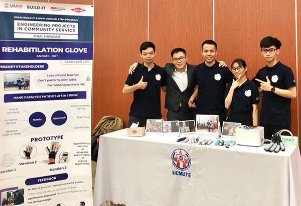 “Găng tay phục hồi chức năng” cho người đột quỵ của sinh viên Đại học Bách Khoa Đà Nẵng đạt giải nhất EPICS-2022 toàn quốc