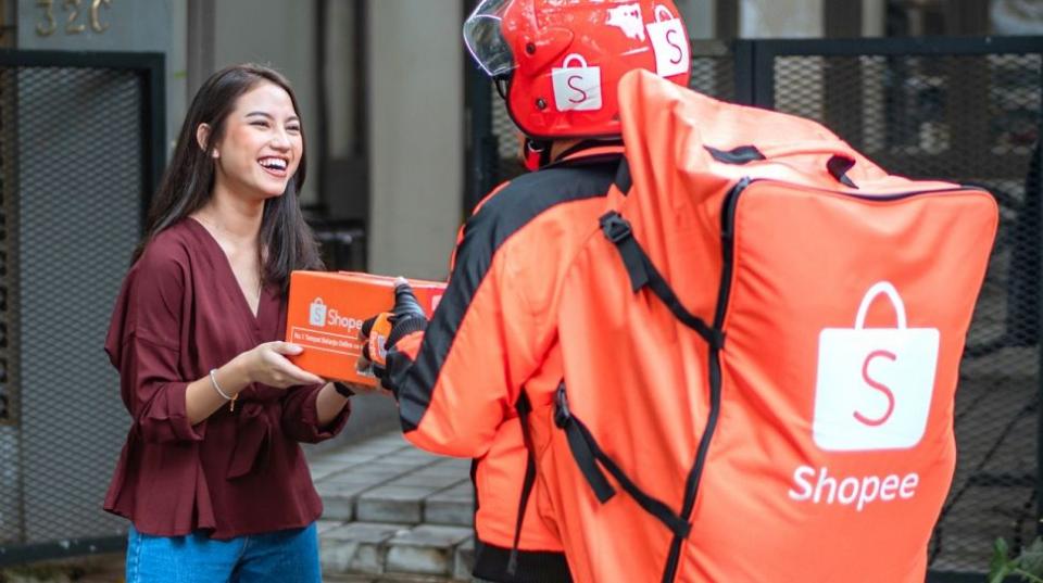 Shopee Express và ShopeeFood là 2 dịch vụ tiêu biểu tham gia vào cuộc chạy đua kinh doanh tốc độ của Shopee.