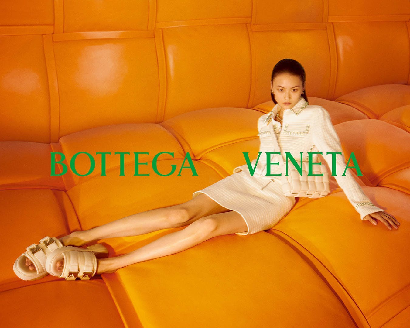 Đi ngược xu hướng thời trang hiện đại, Bottega Veneta chọn cách quay về với bản sắc văn hoá dân tộc