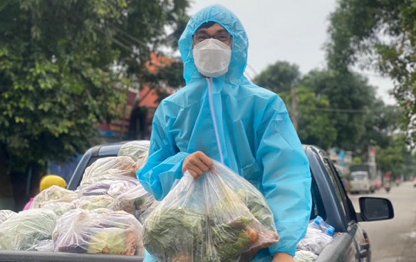 Ấm lòng mùa dịch: Các blogger du lịch làm thiện nguyện giúp đỡ người dân Sài Gòn