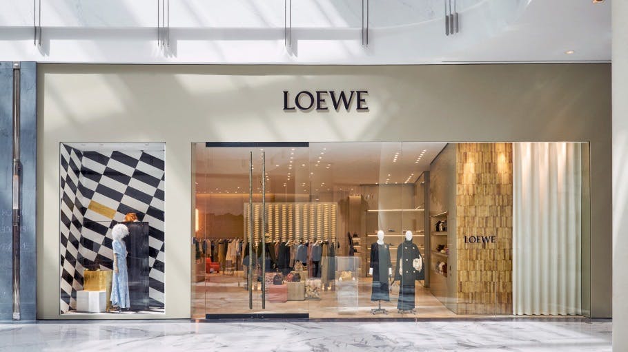 Loewe cũng vừa khai trương một cửa hàng boutique tại Dubai.