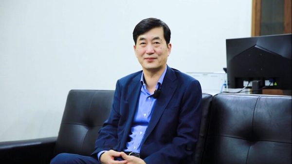 Giáo sư Cho Hang Rok – Phó hiệu trưởng Trường Cao đẳng Hà Nội (HNC), Trưởng khoa Ngôn ngữ và Văn hóa Hàn Quốc của HNC.