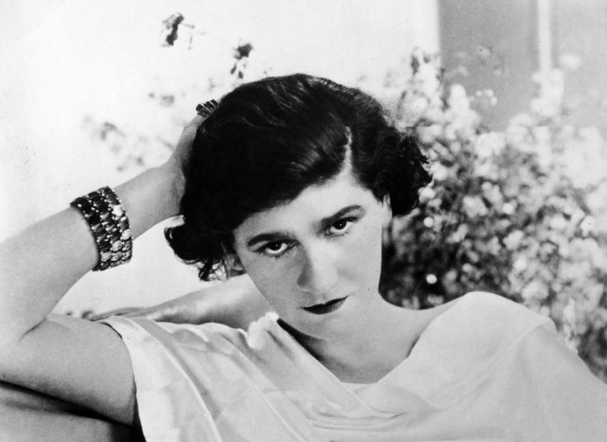 “Màu đẹp nhất thế giới chính là màu sắc khiến bạn trông đẹp nhất có thể.” - Coco Chanel