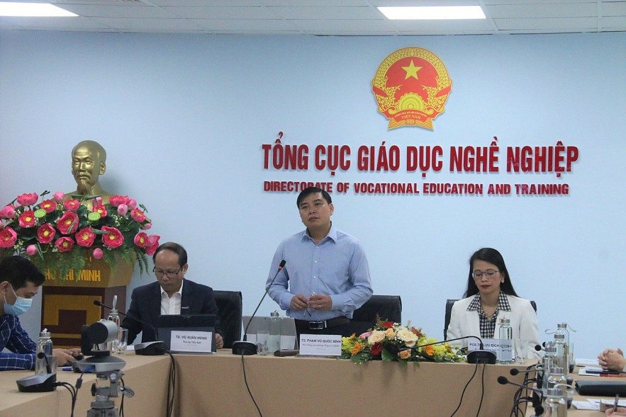Ông Phạm Vũ Quốc Bình phát biểu trong buổi tọa đàm.