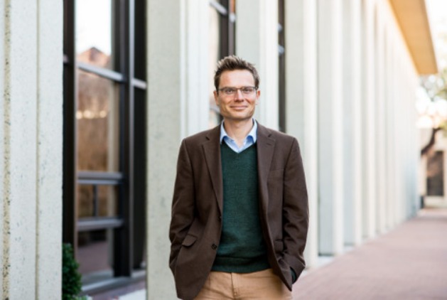 Nicholas Bloom là Giáo sư Eberle tại Khoa Kinh tế tại Đại học Stanford.