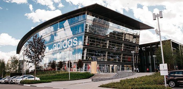 Dự kiến doanh số bán hàng của Adidas sẽ chiếm một nửa doanh thu vào 4 năm tới khi áp dụng D2C.