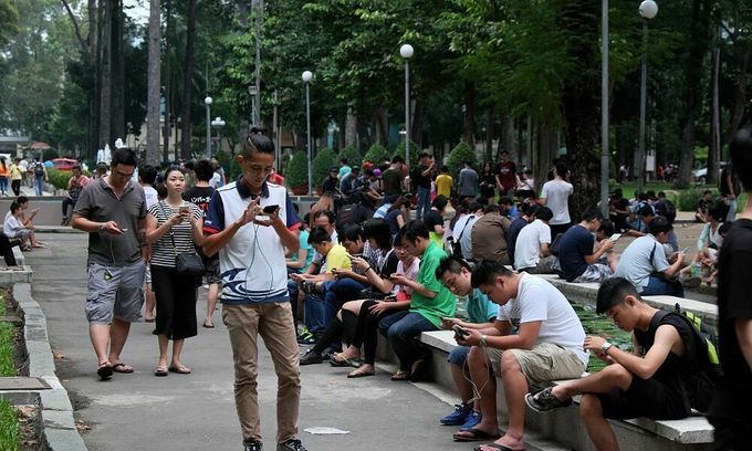 Dân số Việt Nam trẻ và có nhiều người sử dụng công nghệ (Ảnh: VnExpress).
