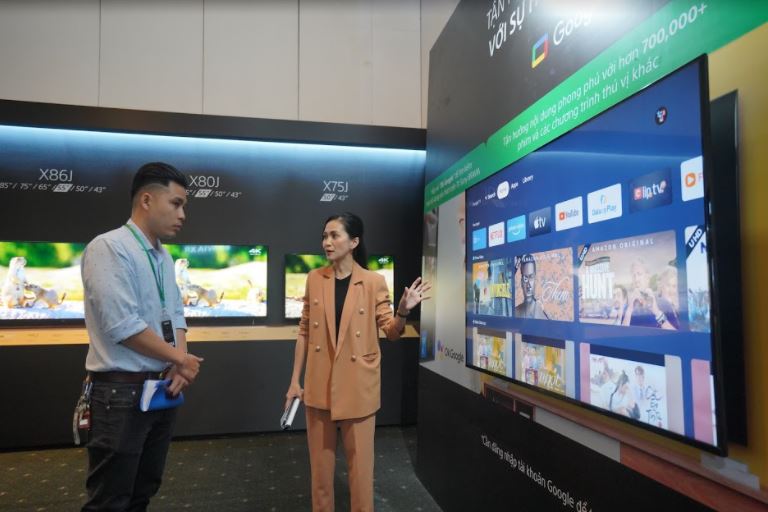 Người tiêu dùng tham gia sự kiện ra mắt sản phẩm TV Sony BRAVIA XR.