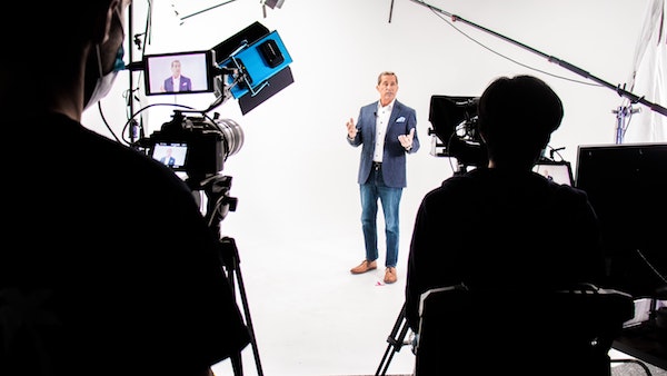 Influencer Marketing sẽ trở thành xu hướng và một người quản lý cấp cao là cần thiết (Ảnh: Unsplash). Influencer Marketing sẽ trở thành xu hướng và một người quản lý cấp cao là cần thiết (Ảnh: Unsplash).