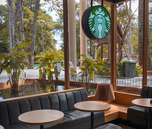 Starbucks - doanh nghiệp thành công khi khai thác kinh doanh online.