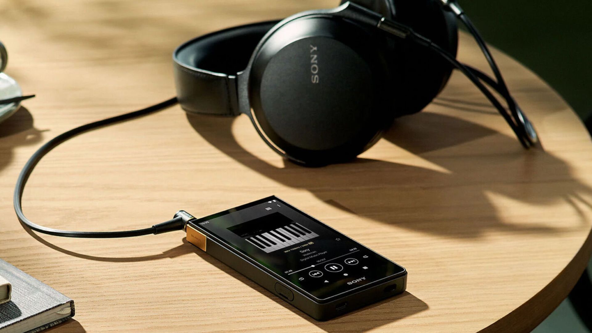 Walkman se resiste a morir: Sony lanza el nuevo NW-ZX700 para los de gustos  refinados en audio (y fans de lo retro)