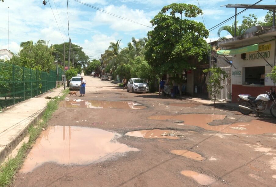 Piden rehabilitación completa de las vialidades.