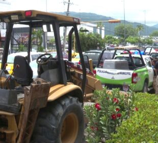 Choque entre policía y máquina