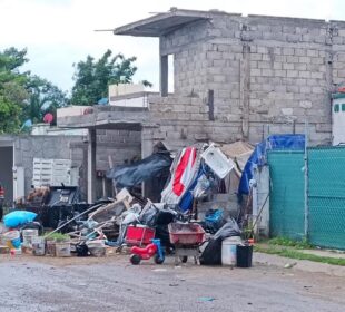 Calle con basura acumulada