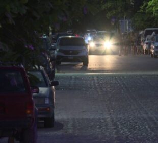 Calle oscura en Puerto Vallarta.