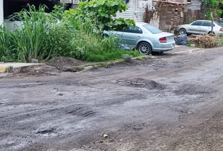 Camino sin pavimentar en la zona urbana de Bahía de Banderas