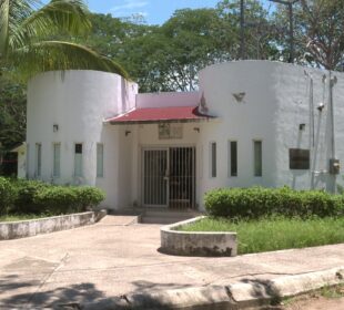 Casa de salud de El Colorado abandonada.