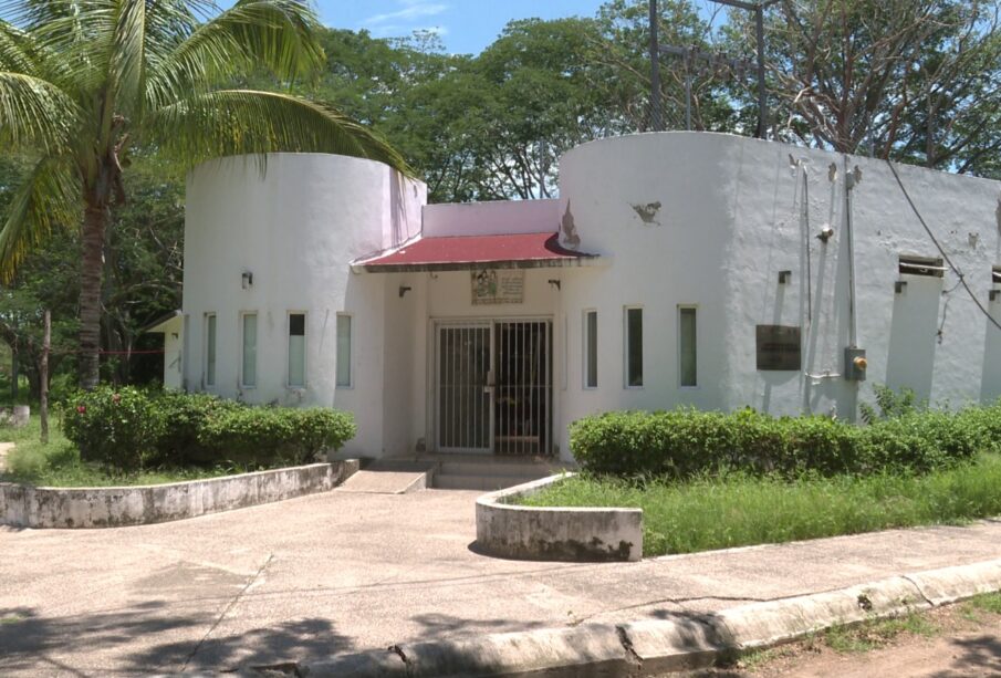 Casa de salud de El Colorado abandonada.