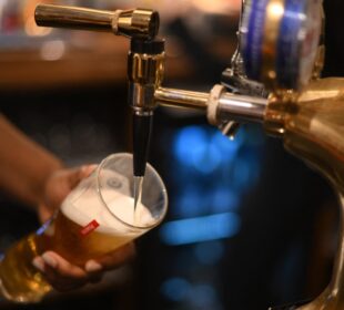 Cerveza en un bar