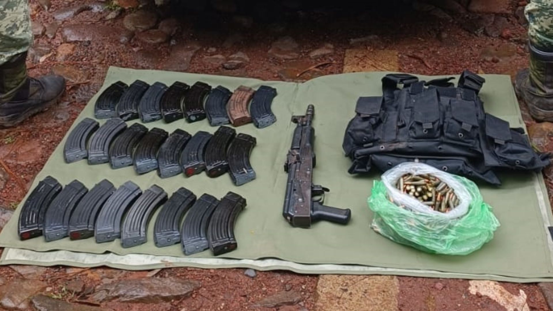 Armas encontradas en Mazamitla.