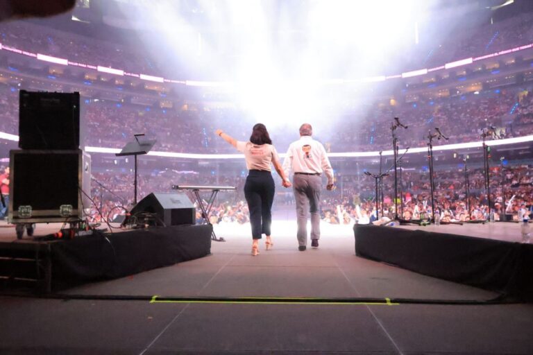 Marcelo y esposa en la Arena México
