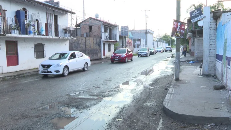 Avenida Politécnico Nacional con charcos de agua