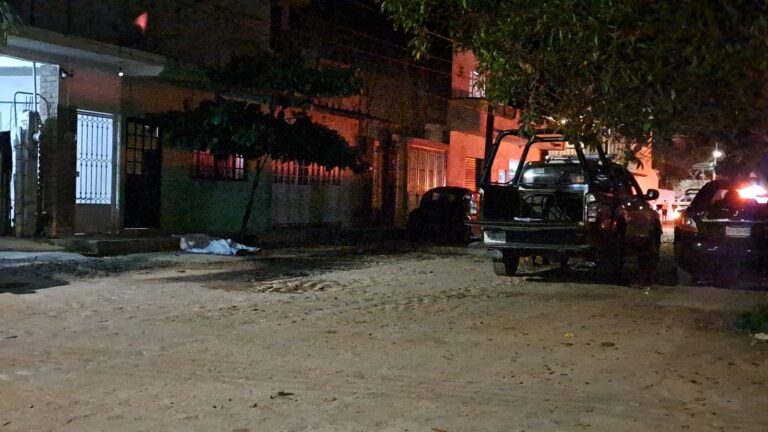 Policía en sitio de asesinato