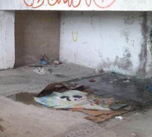 Personas en situación de calle han tomado el lugar como hogar