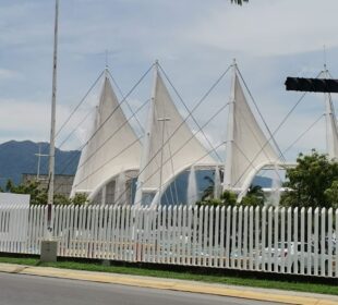 Semáforos frente al Centro de Convenciones