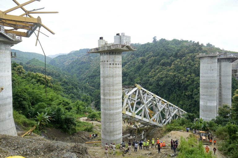 Derrumbe de puente en India