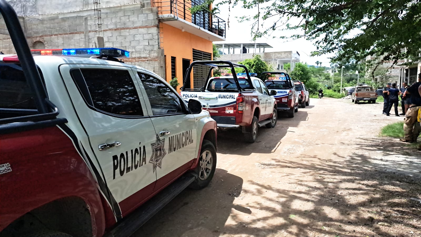 Unidades de emergencia en la colonia Vista del Palmar