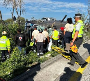 Atienden elementos de auxilio accidente en autopista Mex-Qro
