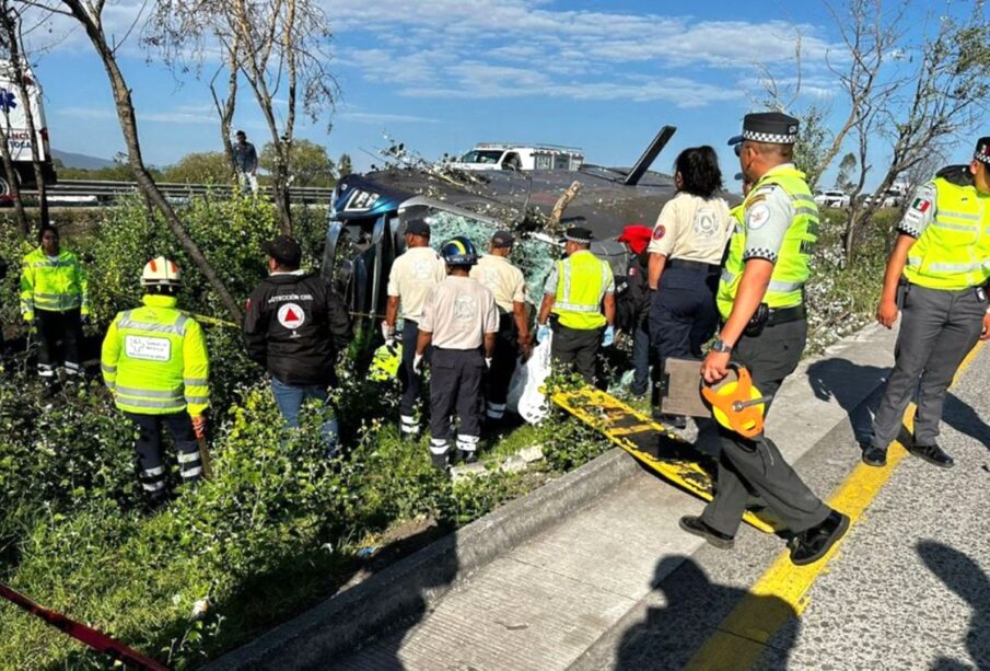 Atienden elementos de auxilio accidente en autopista Mex-Qro