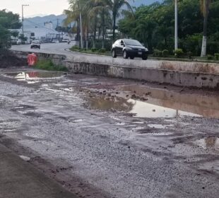 Avenida Francisco Medina Ascencio afectada por lluvias