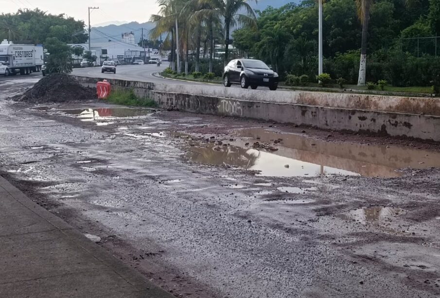 Avenida Francisco Medina Ascencio afectada por lluvias