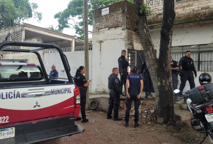 Policías Municipales en la colonia Aralias