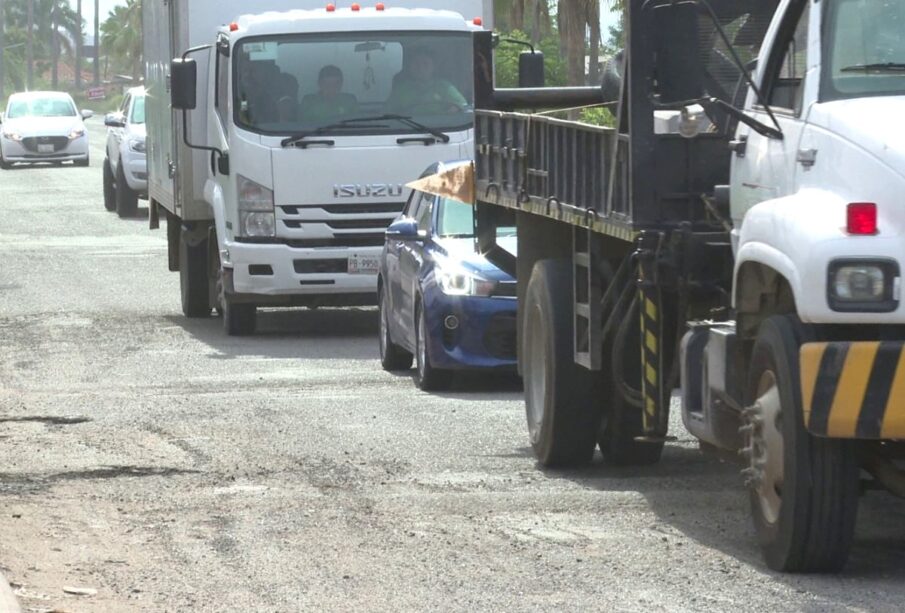 Vehículos circulando por la Cruz de Huanacaxtle