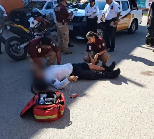 Oficial de tránsito auxiliado en la Laguna del Coapinole.