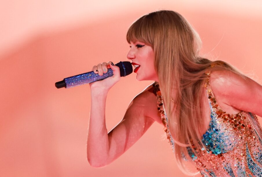 Taylor Swift cantando en México