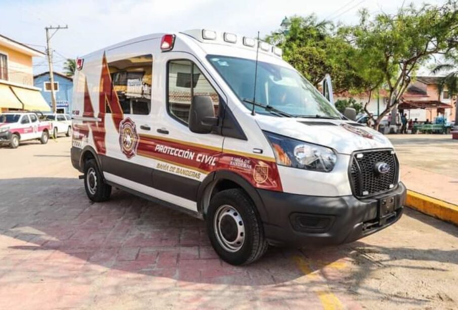 Nueva ambulancia es recibida pro Protección Civil de Bahía