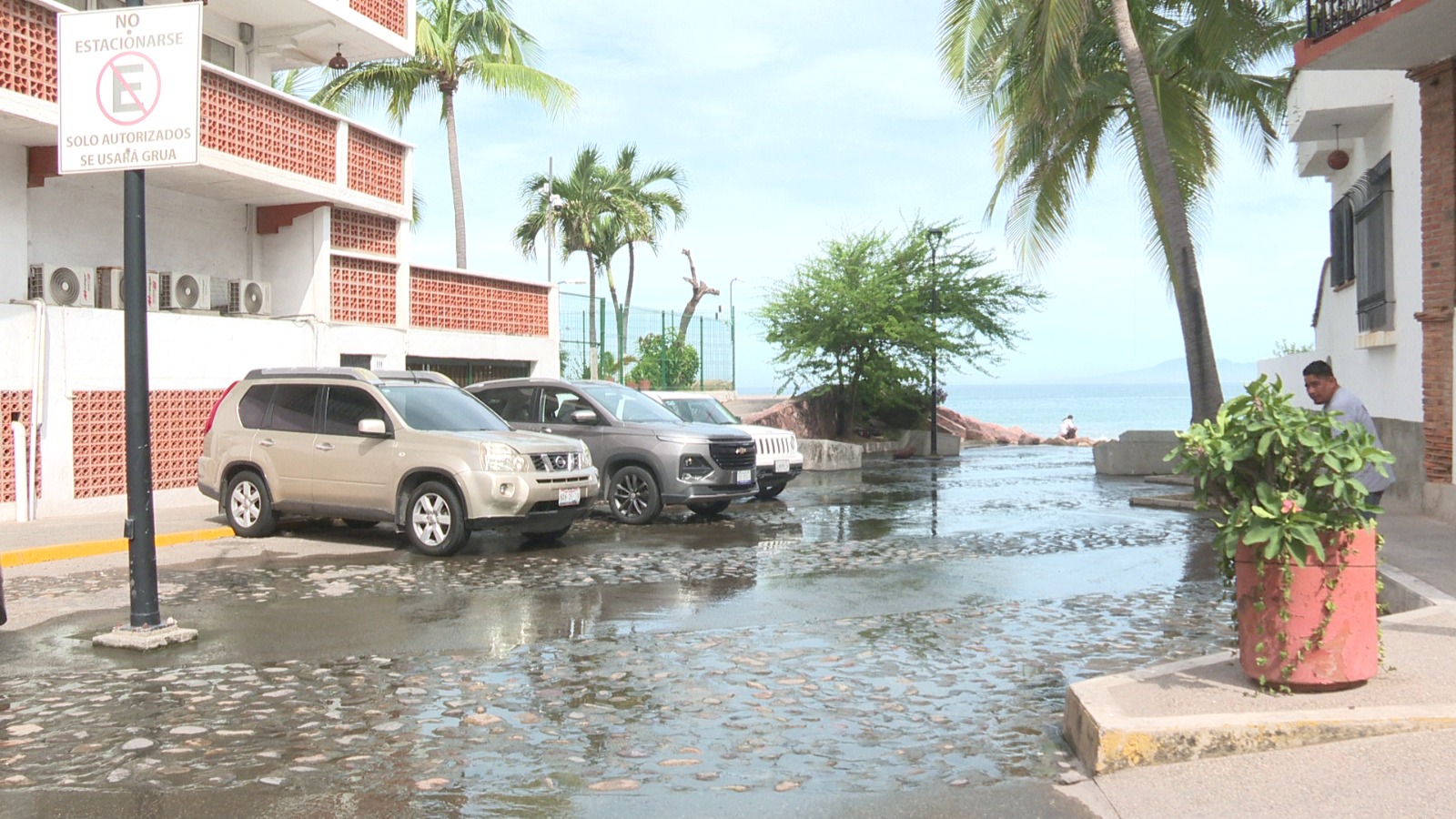 Calle Jesús Langarica sucia, en el corazón de Vallarta