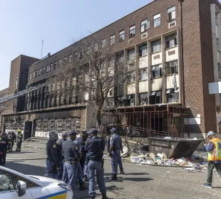 Edificio en Sudáfrica que se incendió