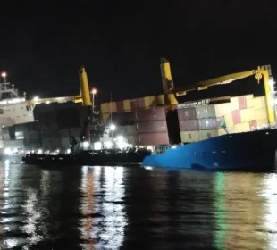 Naviera de Chiapas Star en el muelle de Mazatlán