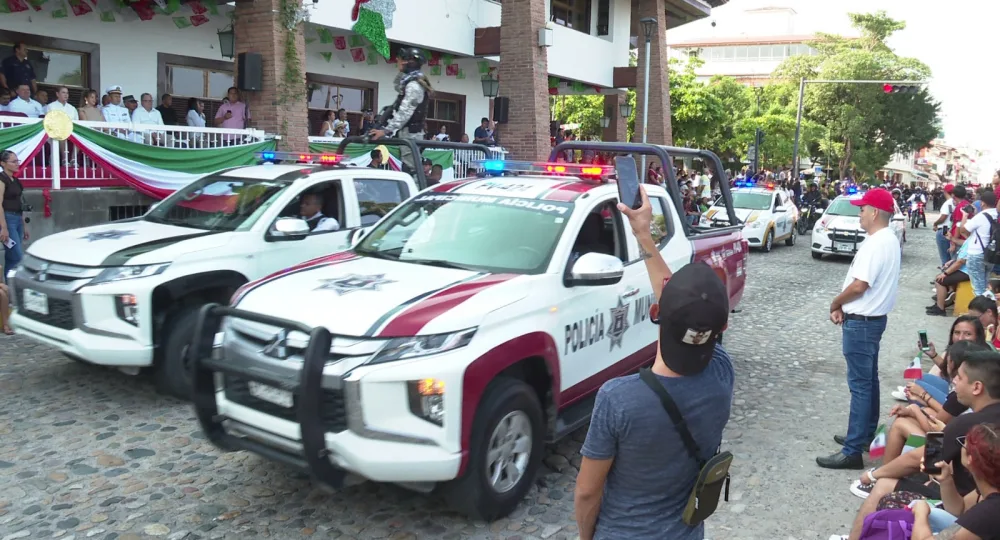 Camionetas de la Policía Municipal en el desfile del 16 de septiembre