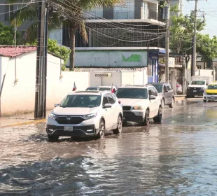 Cruce de las calles Politécnico Nacional y Medina Ascencio inundaciones