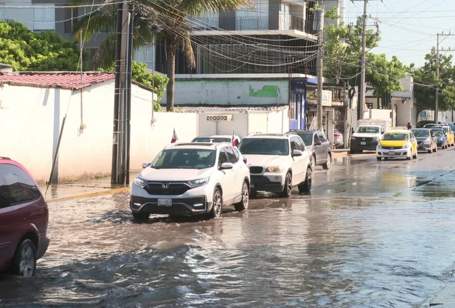 Cruce de las calles Politécnico Nacional y Medina Ascencio inundaciones