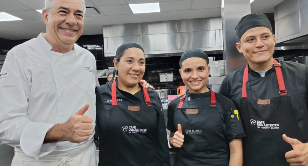 Restaurantes realizan cenas con causa