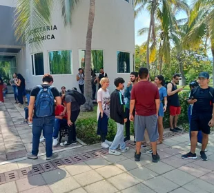 Estudiantes del CuCosta evacuados por sismo